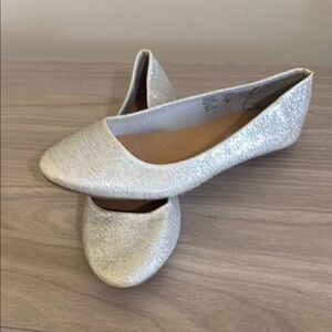 Size 9; Silver Glitter Flats